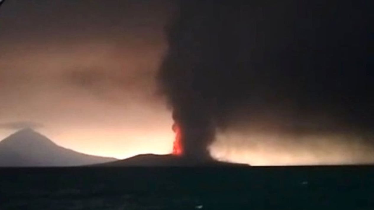Complete Facts on the 2026 Anak Krakatau Eruption: Volcanic Ash Spreads ...