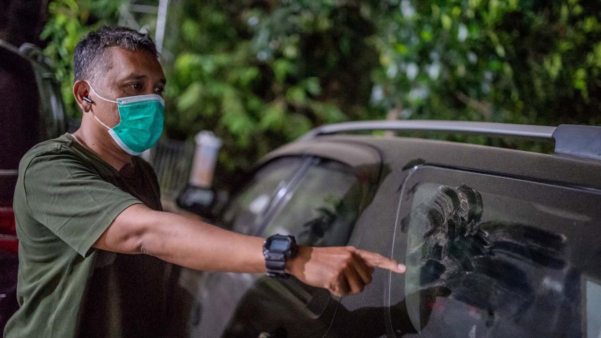 Health Minister Urges Public Not to Panic and to Remain Vigilant Against Anak Krakatau Volcanic Ash