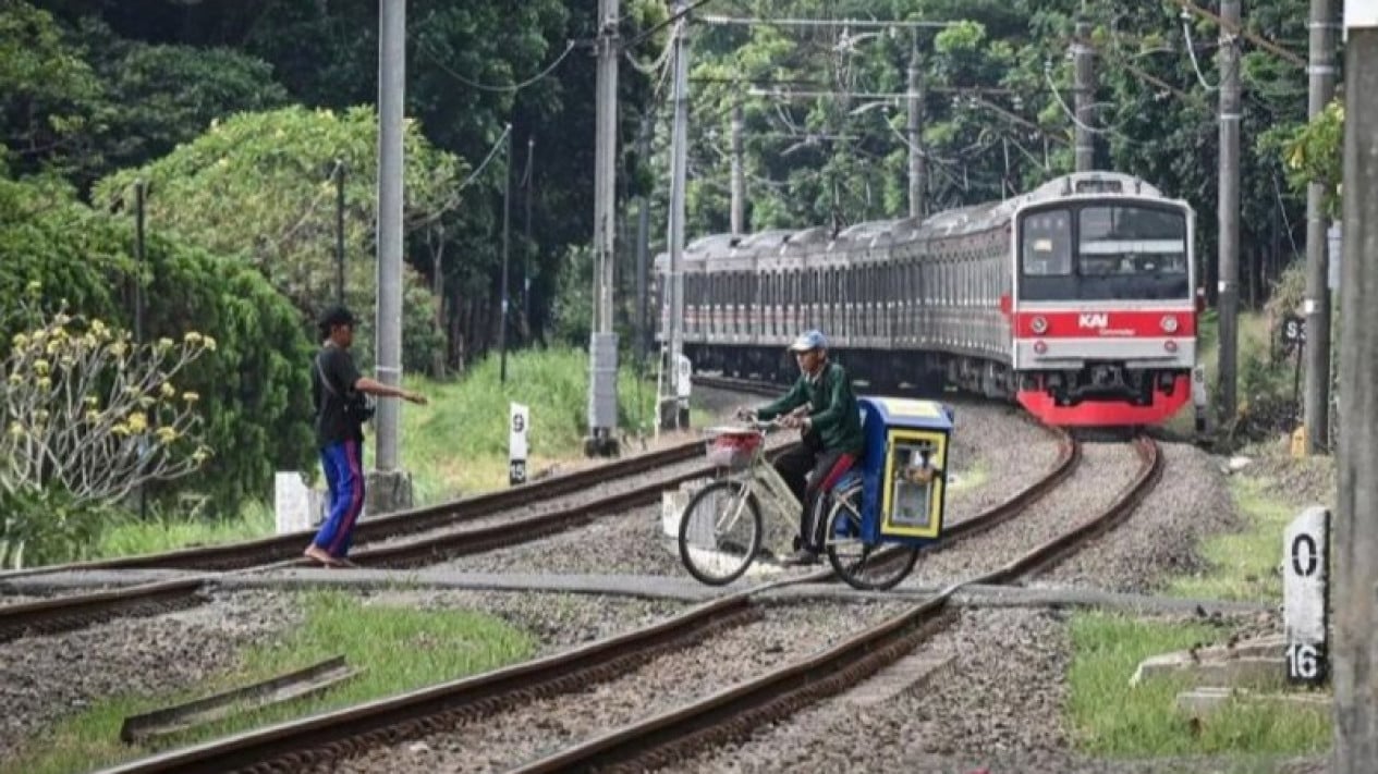 KAI Ensures Commuter Line Operations Normal Amid Anak Krakatau Eruption