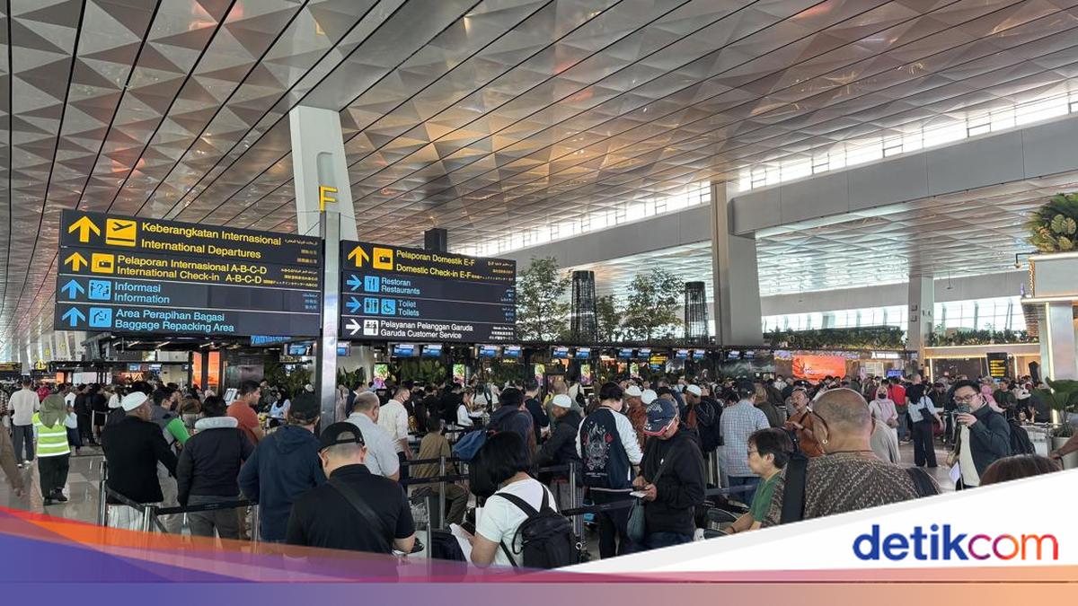 Stranded at Soetta Since Early Morning, Passengers Reschedule and Refund Tickets