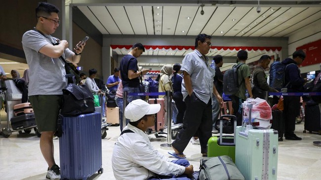 Soekarno-Hatta Airport Closure Extended Until Midnight
