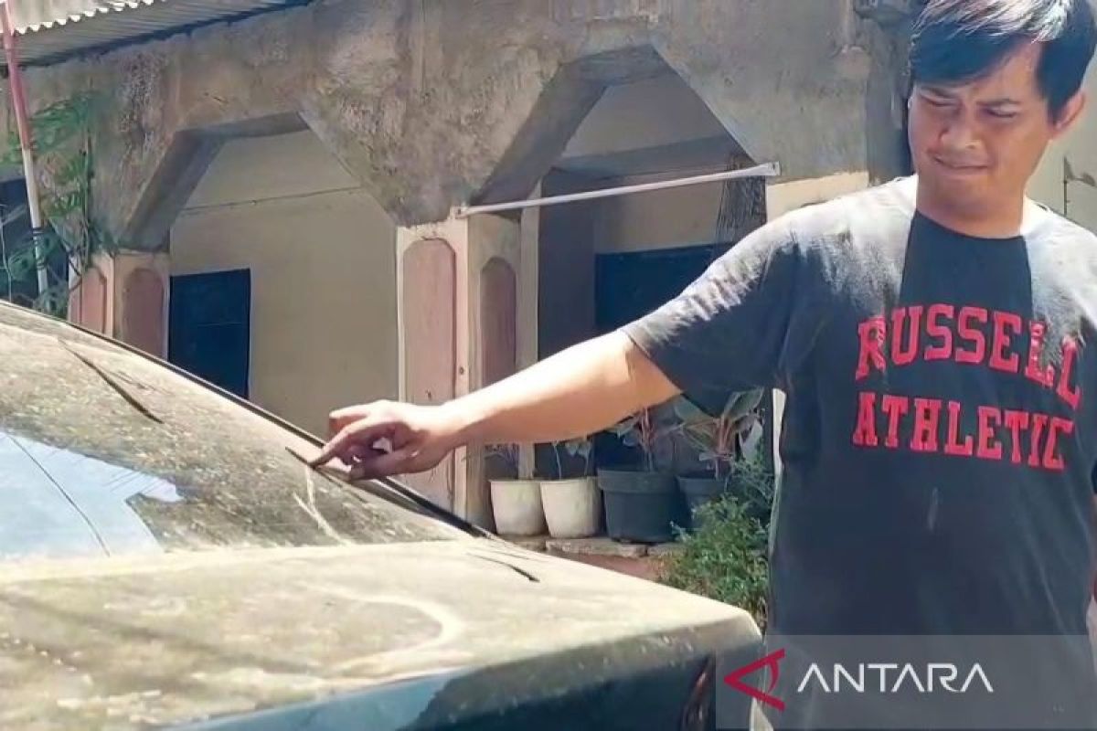 Volcanic ash on vehicles should be cleaned immediately, expert advises