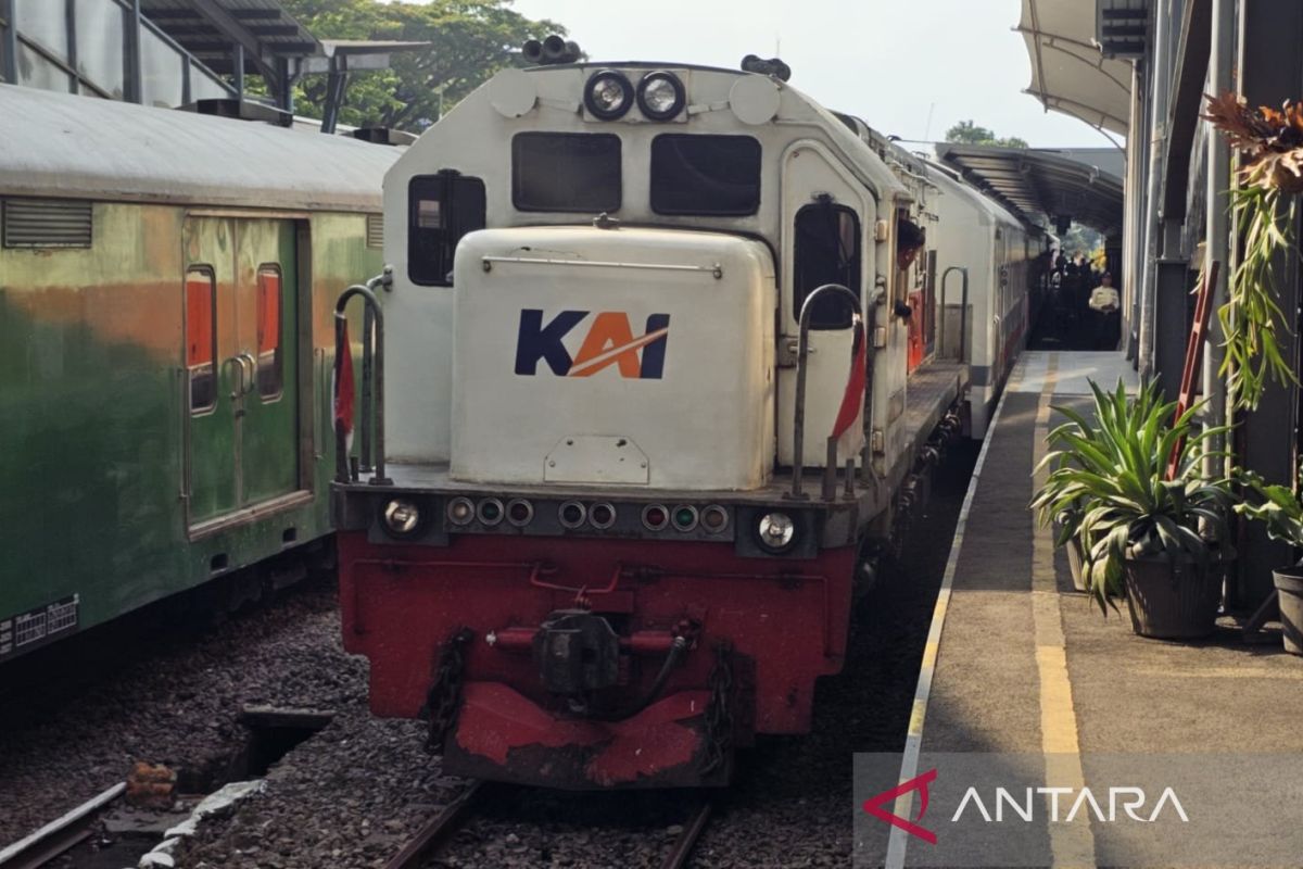 KAI operates additional train from Malang Station amid Anak Krakatau eruption