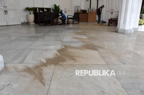Anak Krakatau Ash Spreads, Traces Visible from Lampung to Bogor
