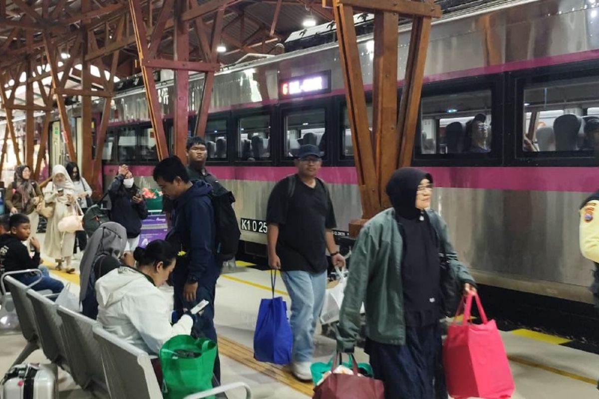 KAI Daop Madiun adds extra train services to Jakarta
