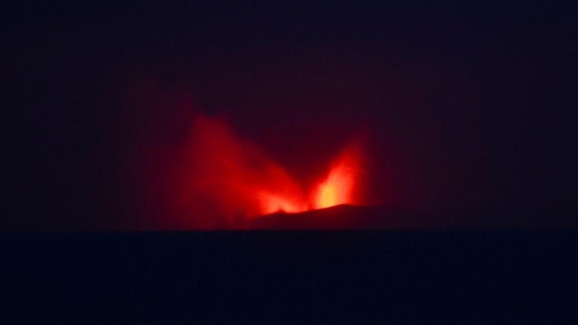 Anak Krakatau Erupts Again Tonight, Status Level III