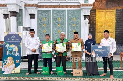 50 Mosques in Banda Aceh Receive Maintenance Support