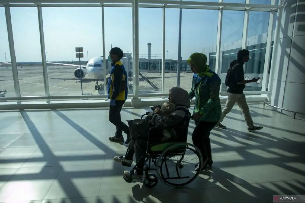 Minister asks airlines to facilitate refund-reschedule for air passengers