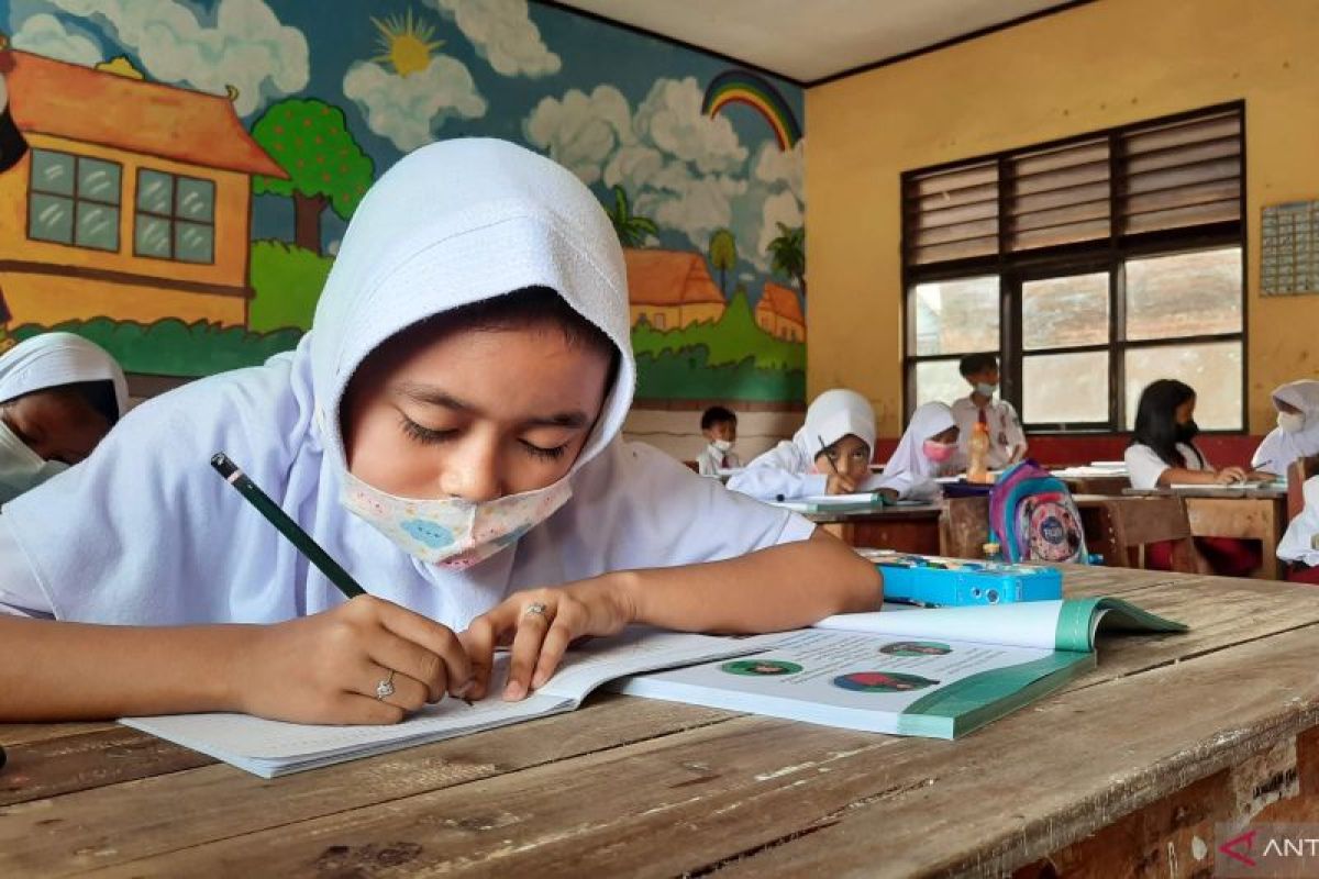 Tangerang schools from kindergarten to junior high switch to remote learning amid volcanic ash
