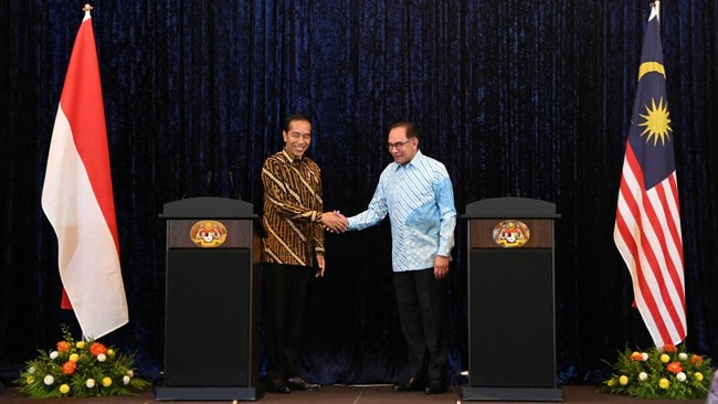 Anwar Ibrahim Suddenly Phones Jokowi, What's Going On?