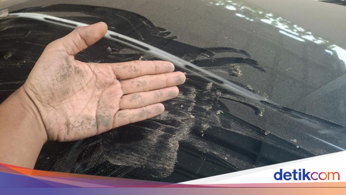 Krakatau Volcanic Ash Spreads, Expert Reveals Proper Mask Usage