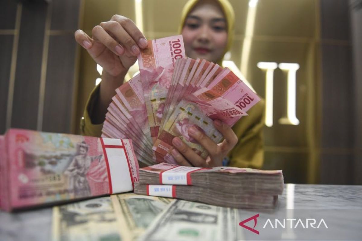 Rupiah Weakens Amid Middle East Geopolitical Tensions