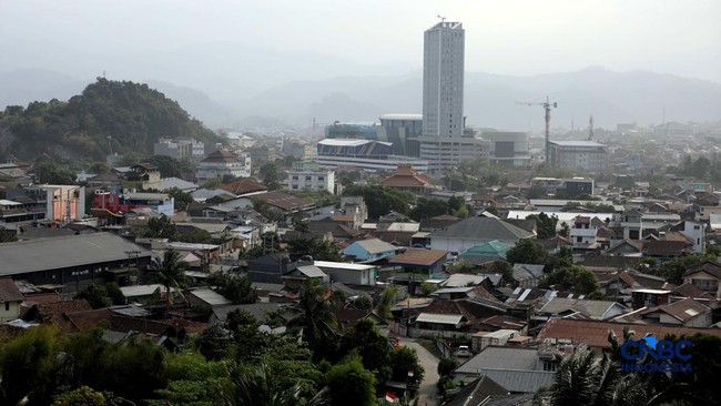 Bandar Lampung Blanketed by Volcanic Ash from Anak Krakatau Eruption