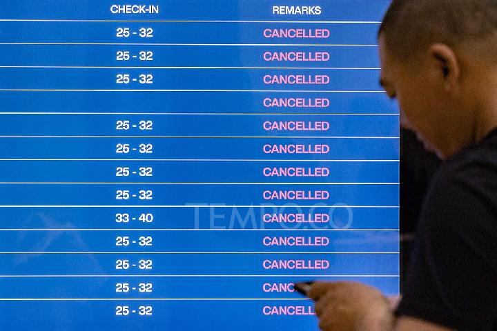 166,000 Passengers Affected as Anak Krakatau Eruption Shuts Soekarno-Hatta