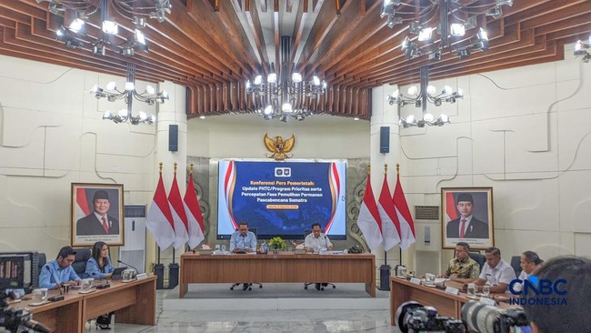 Interior Minister Asks Regional Heads to Protect Residents from Volcanic Ash