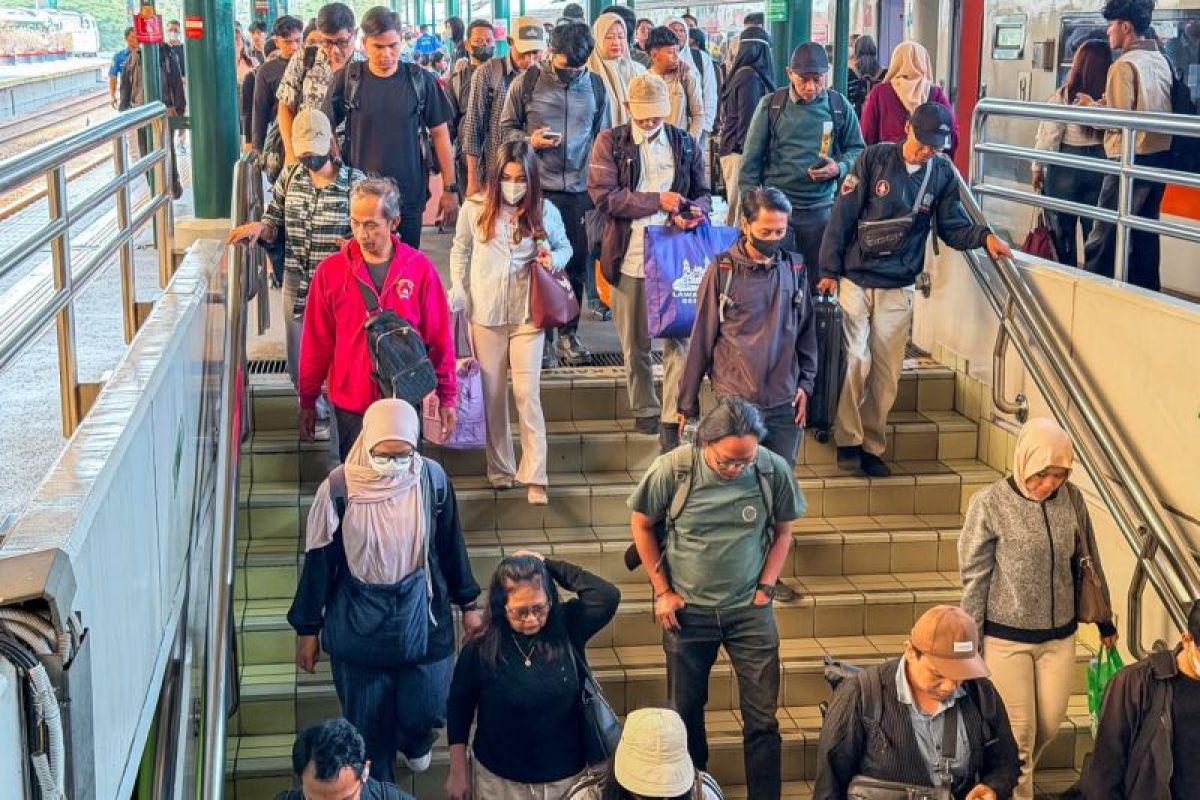 KAI Jakarta: 37,000 Rail Passengers Arrive in Jakarta