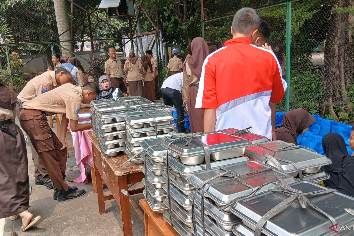 BGN redirects free nutritious meal distribution in Tangerang during remote learning