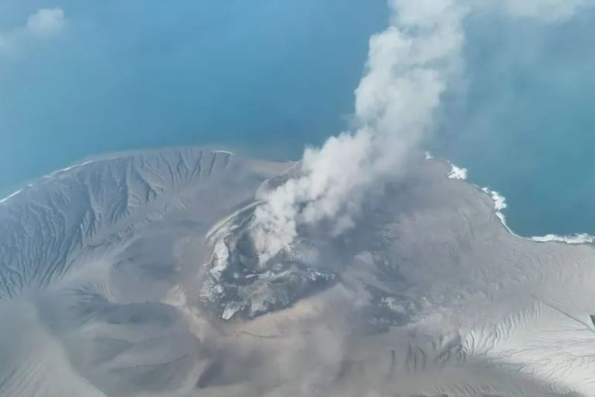 Academic: Simultaneous volcanic activities are not interrelated