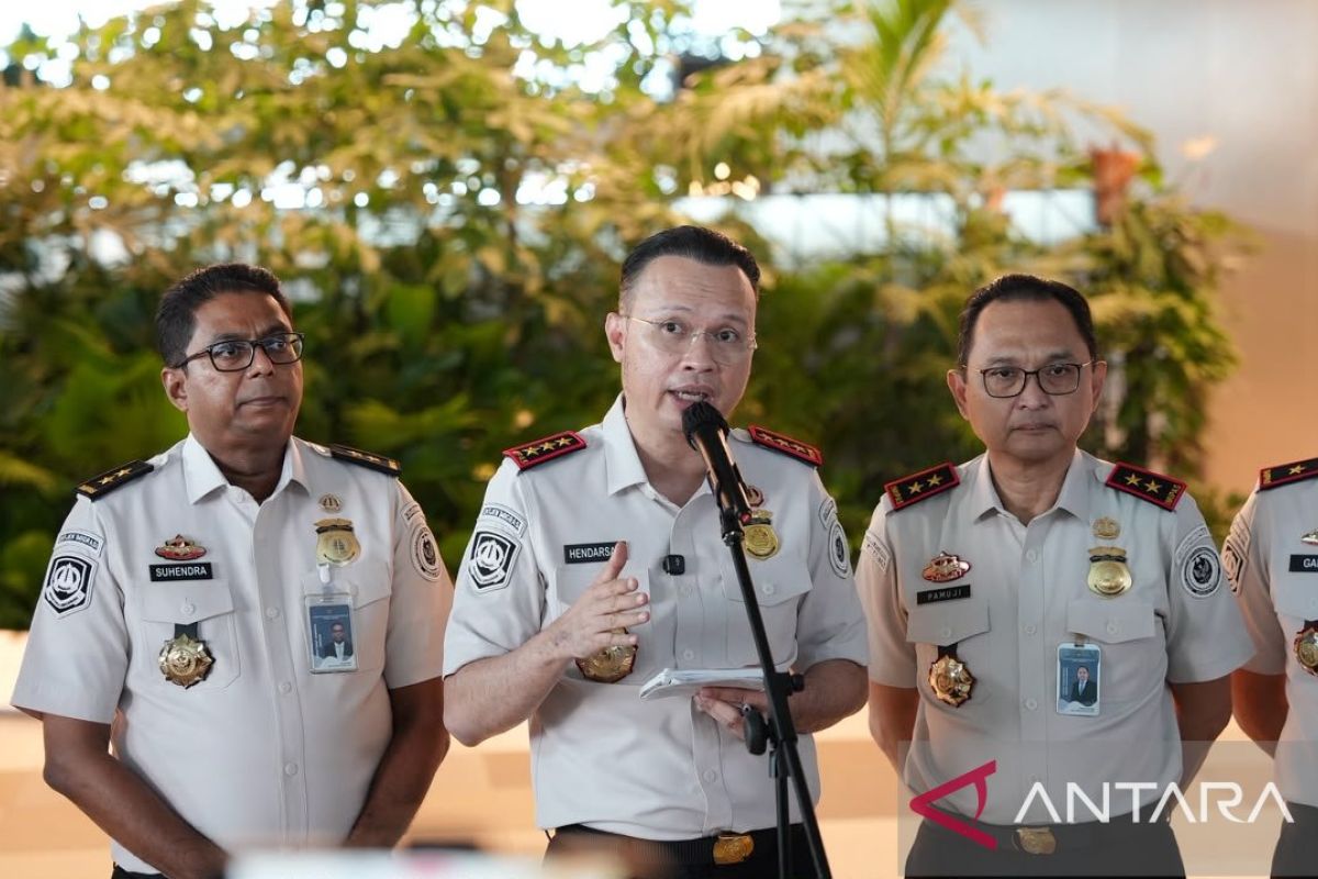 Foreign nationals affected by Mount Anak Krakatau eruption granted emergency stay permits