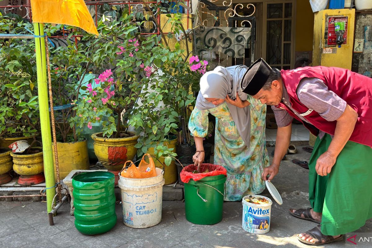 Sorting waste, changing habits