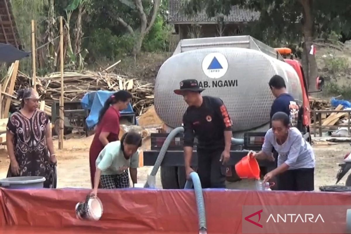 Ngawa Disaster Agency Delivers Clean Water to 1,884 Residents Affected by Drought Across 15 Villages