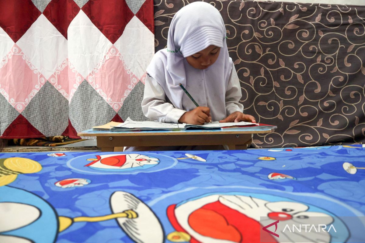 Plan Indonesia highlights children's learning access in response to remote schooling following Mount Anak Krakatau eruption