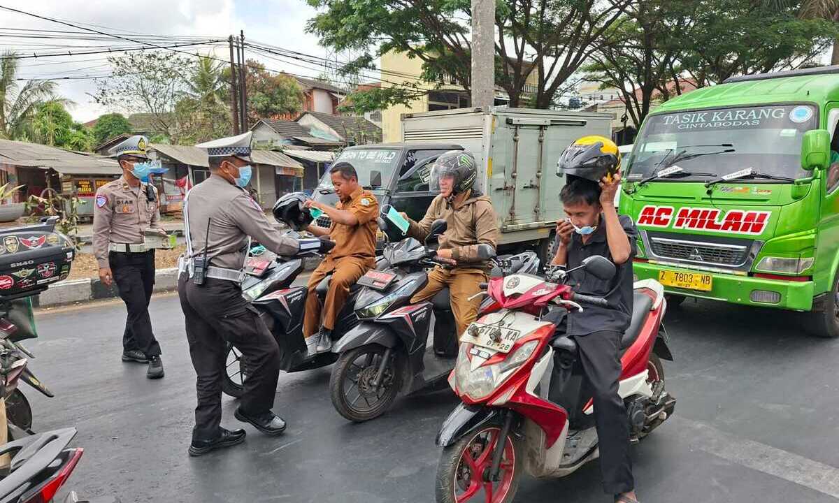 Though Light, Volcanic Ash from Mount Anak Krakatau Still Felt in Tasikmalaya City Today
