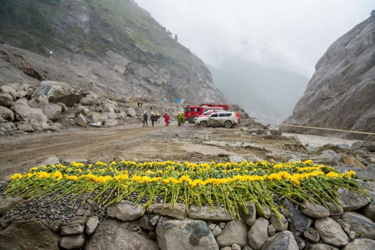 Several victims identified following landslide on Xizang border