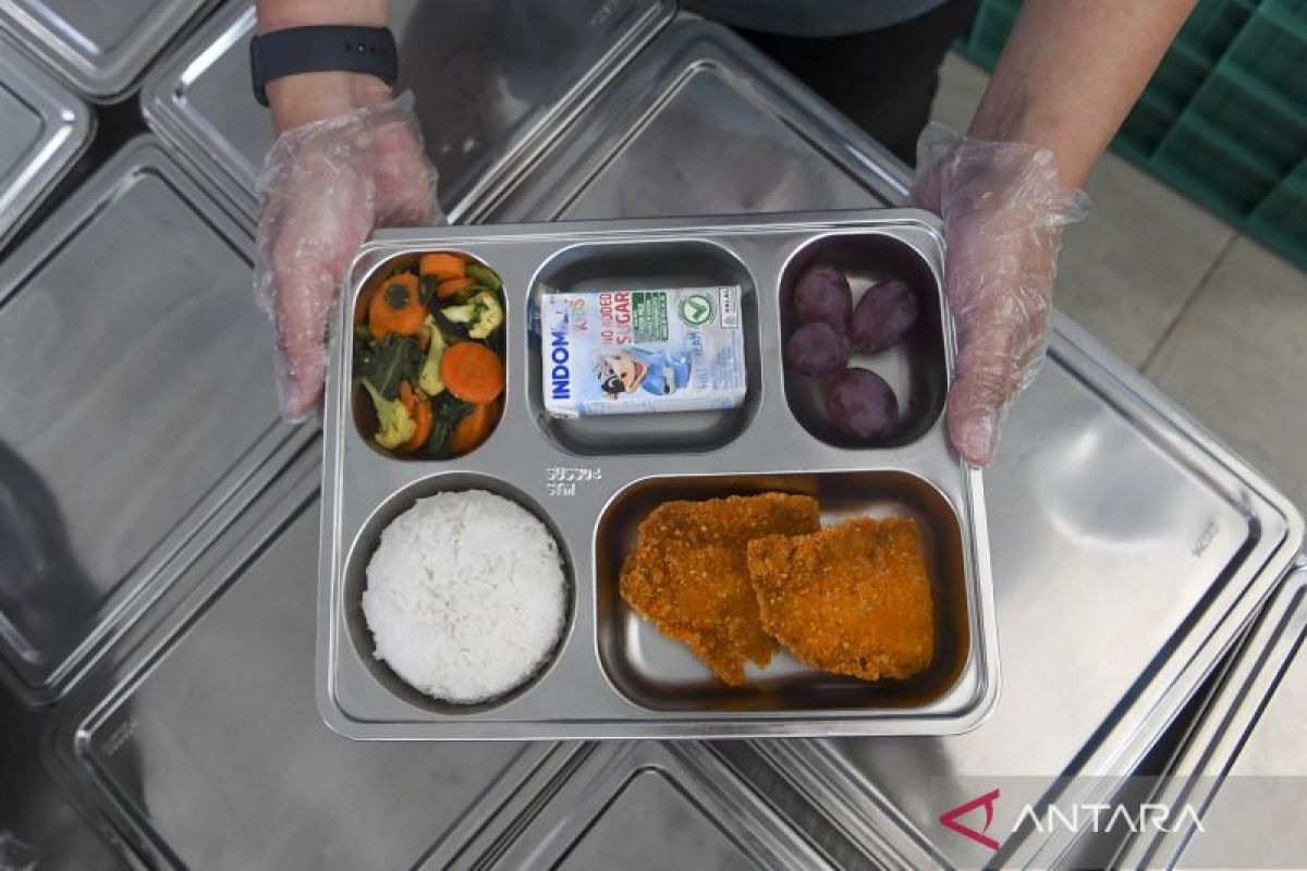 Free meals halted at schools in West Java amid volcanic ash risks