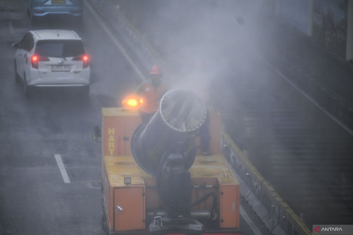 DKI says water mist operations reduce spread of volcanic ash