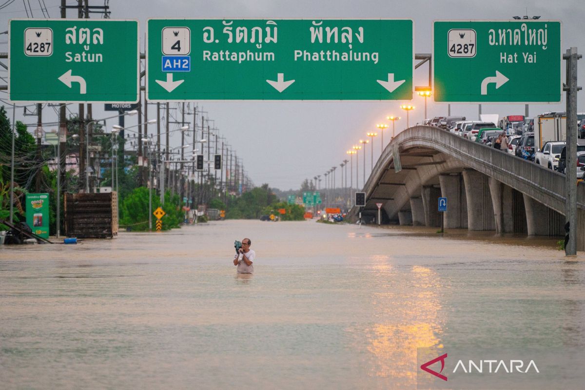 Heavy rain triggers flash floods in northern Thailand