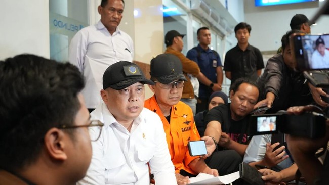Why the Transport Minister Extended Airport Closures Despite Negative Paper Tests