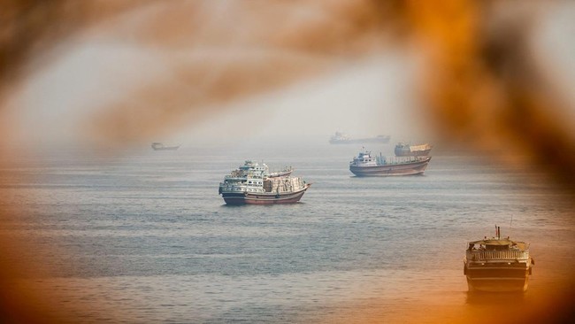 Latest Update on the Strait of Hormuz: Shipping Slumps to Its Lowest Level