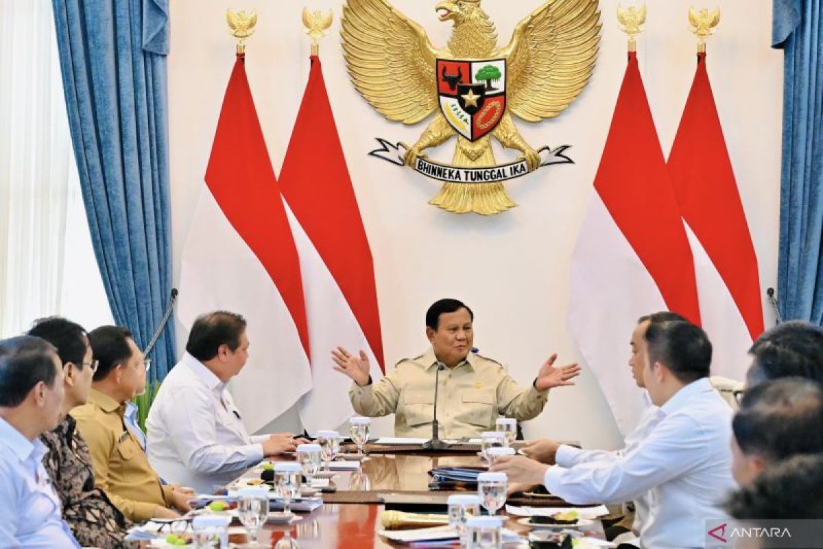 To boost financial inclusion, Prabowo orders every citizen to have a bank account