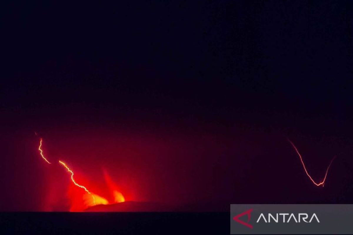 Indonesia ramps up response as multiple volcanoes erupt