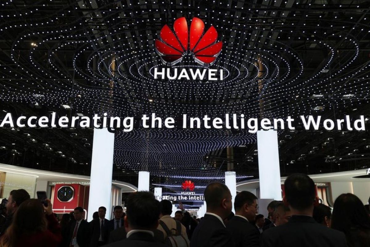 Huawei launches new high-performance Kirin 9050 Pro chip