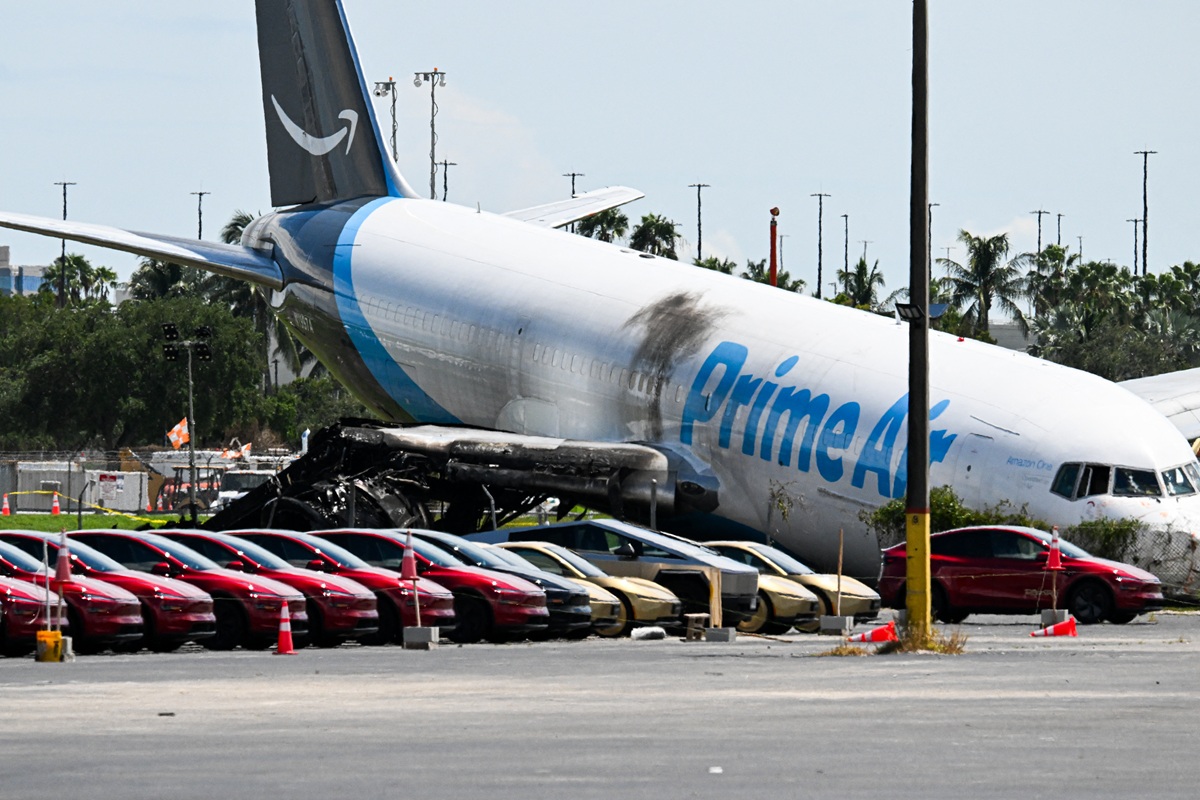 Five Dead as Amazon Cargo Plane Overruns Runway at Miami Airport