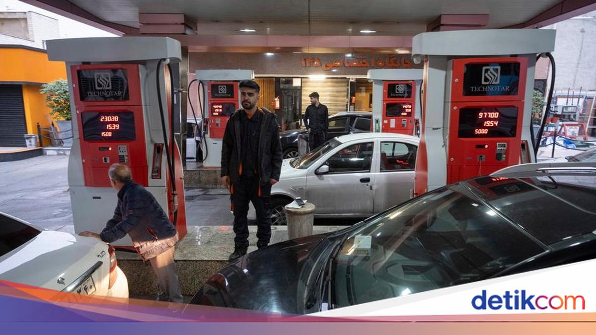 Squeezed by US Sanctions, Iran's Petrol Prices Soar