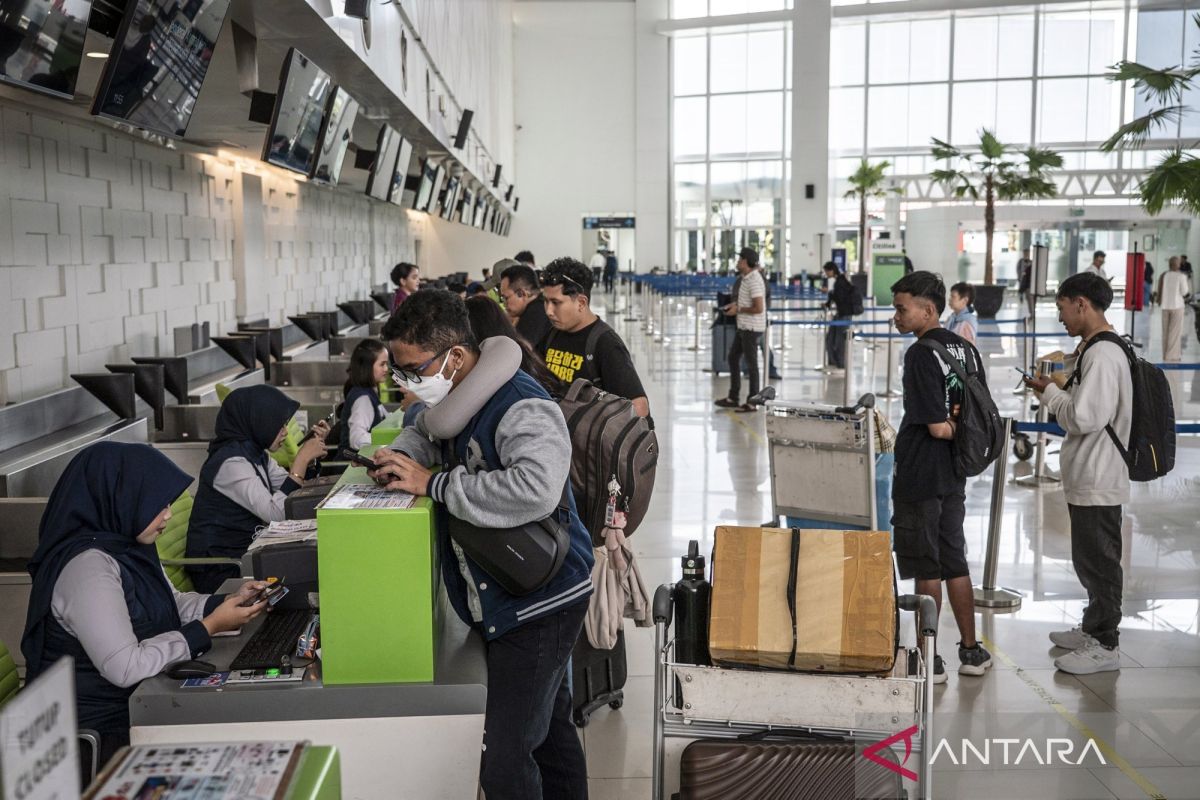 Anak Krakatau eruption affects 341,000 flight passengers