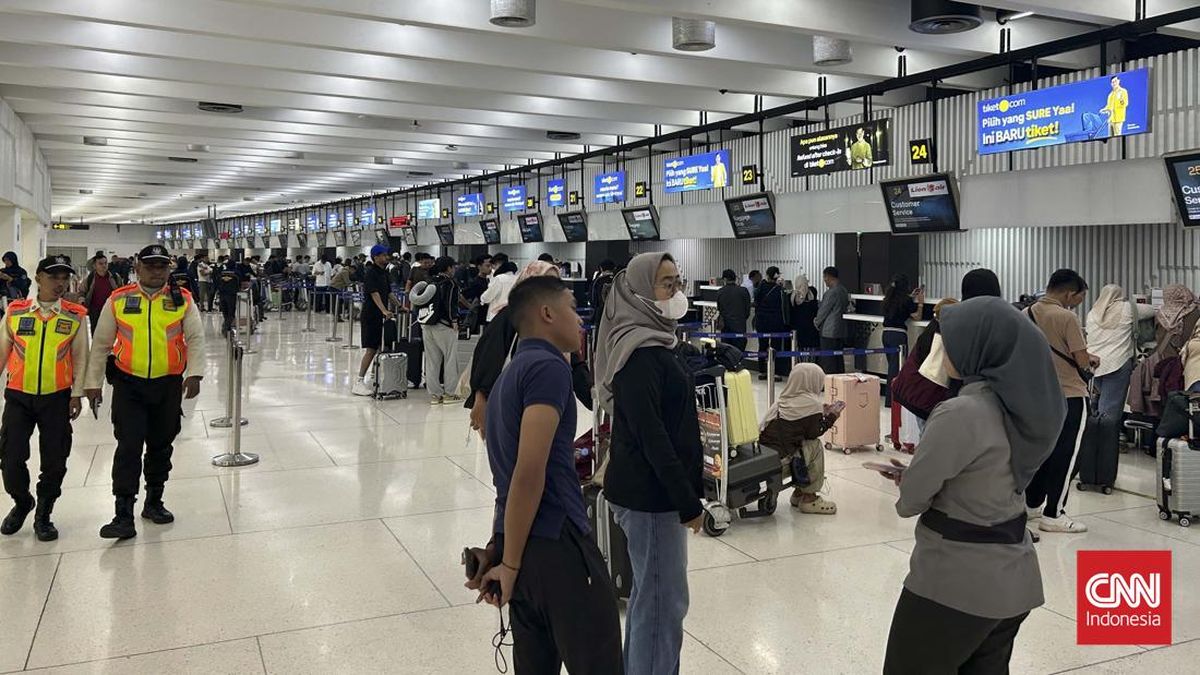 Passengers Return to Soekarno-Hatta Airport Following Reopening