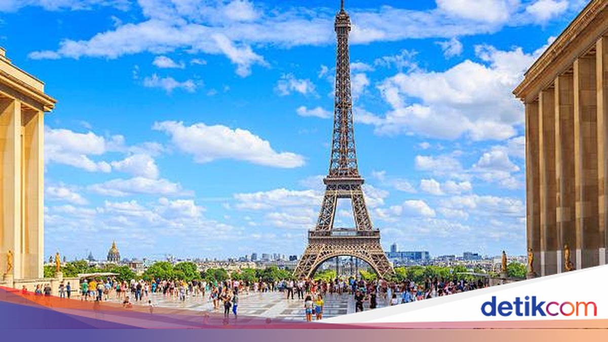 Eiffel Tower Closed After Staff Protest Over Removal of Female Colleagues
