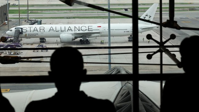 Anak Krakatau Erupts Again, Singapore Airlines Flights Delayed