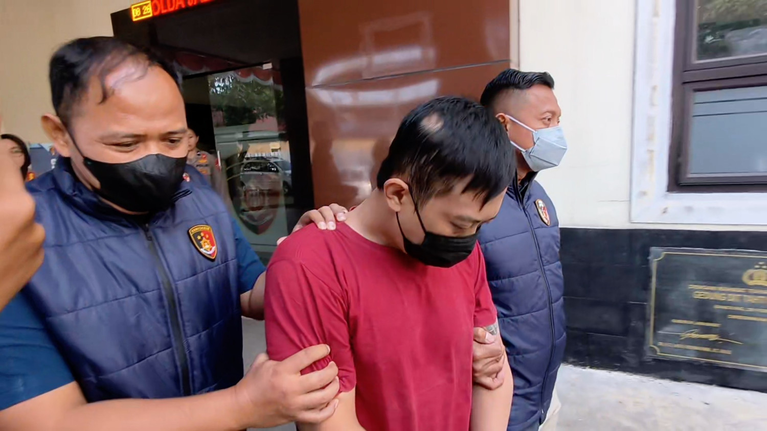 West Java Regional Police Hand Over Kidnapping Suspect in Taufik Hidayat Case to District Prosecutors
