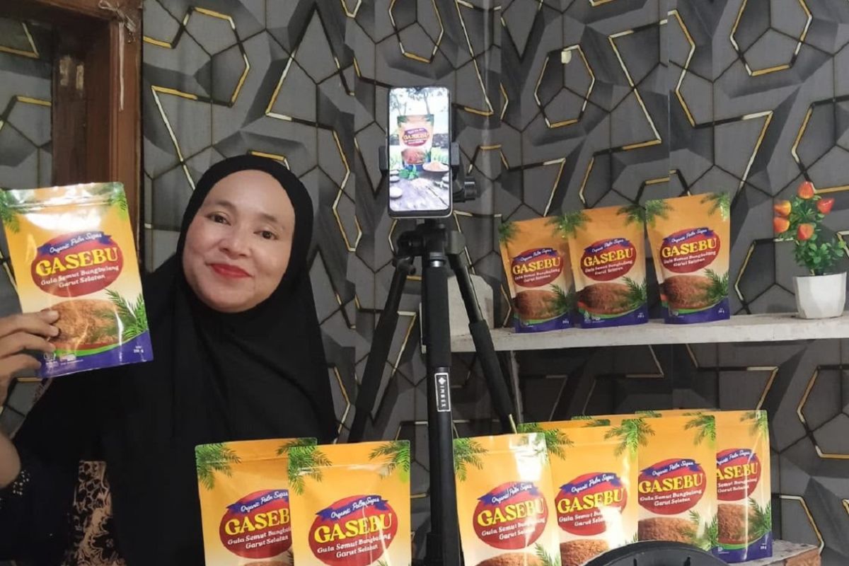 Palm sugar produced by PNM-assisted MSME attracts exporter interest