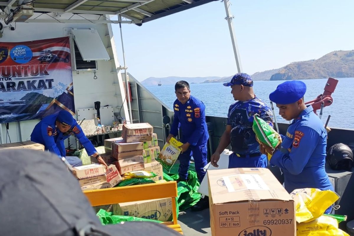 Police deliver earthquake aid to residents of isolated coastal areas