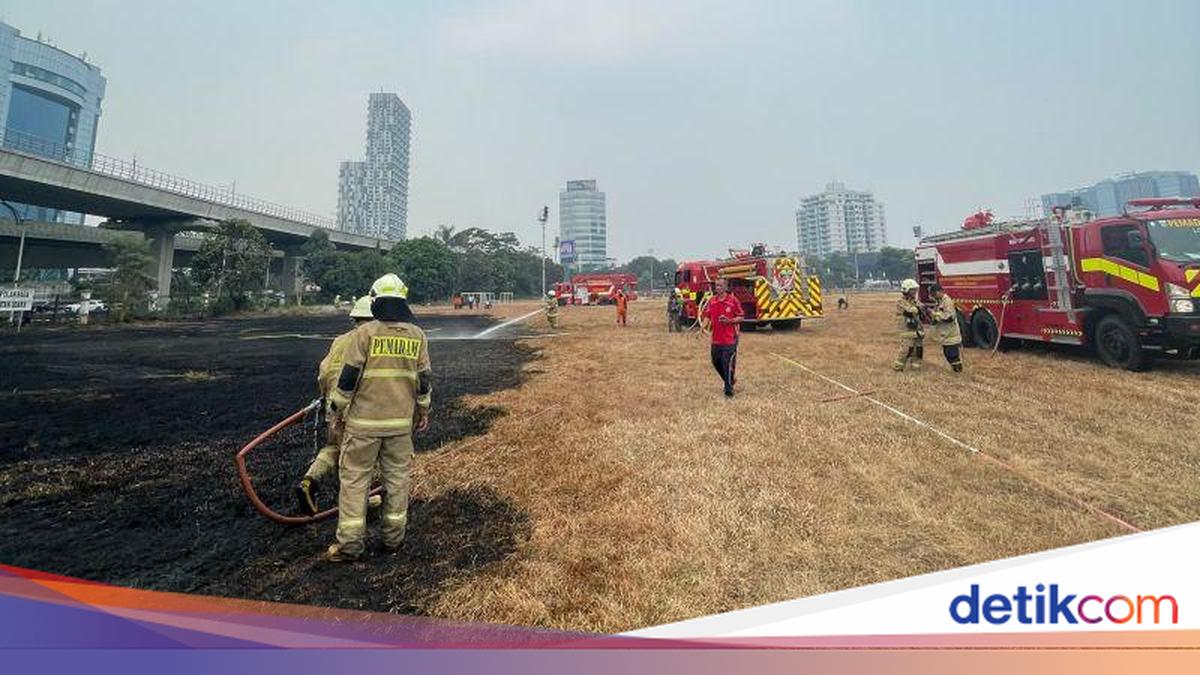 Football Pitch in Gatsu Pancoran Catches Fire Due to a Cigarette Butt