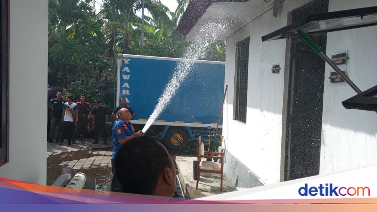 Detention Cell Block at Jembrana Prosecutor's Office Catches Fire, Documents and Three TVs Destroyed