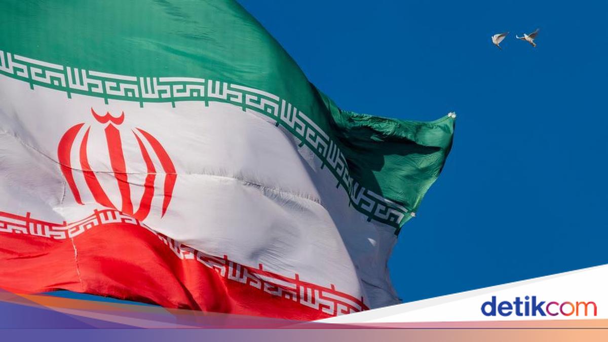 Iran Threatens US with 'Economic War' and Advanced Missiles