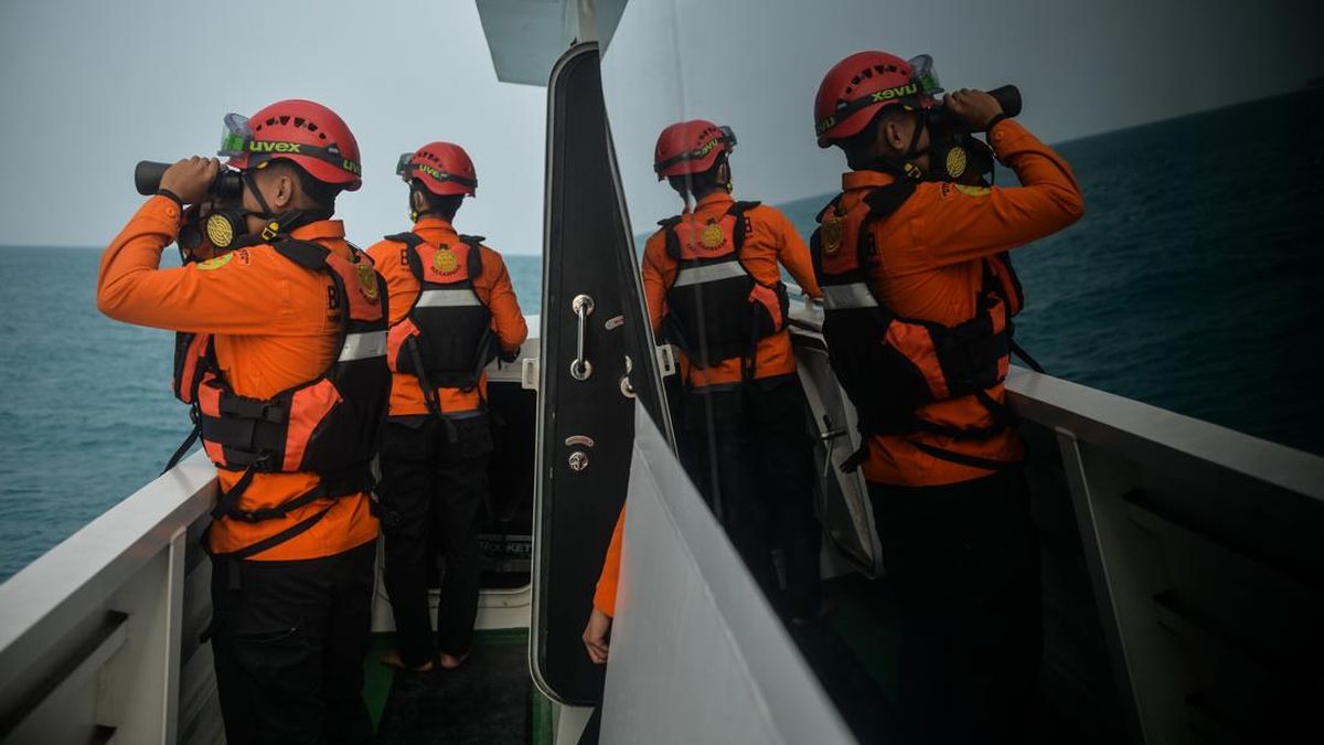Search for Five Journalists in Sunda Strait Continues This Morning