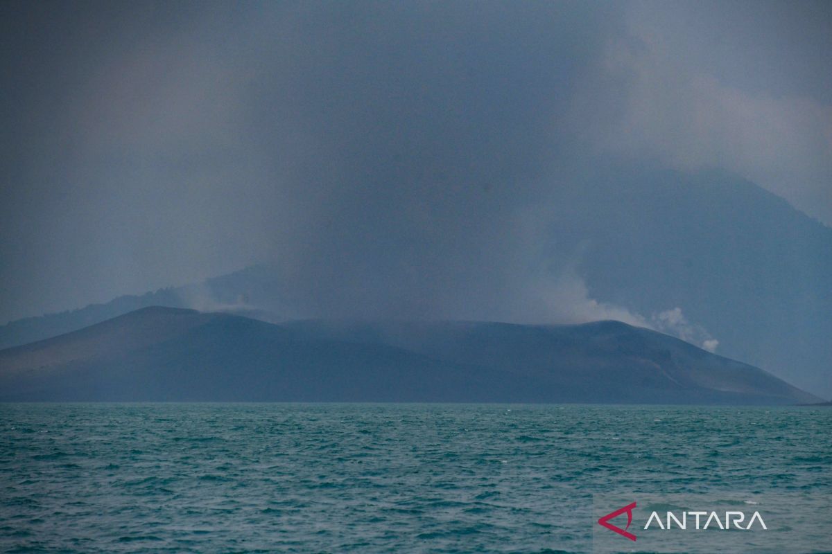 How long can volcanic ash persist after an eruption?